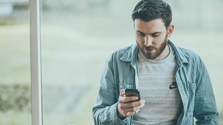 Employee using business mobile