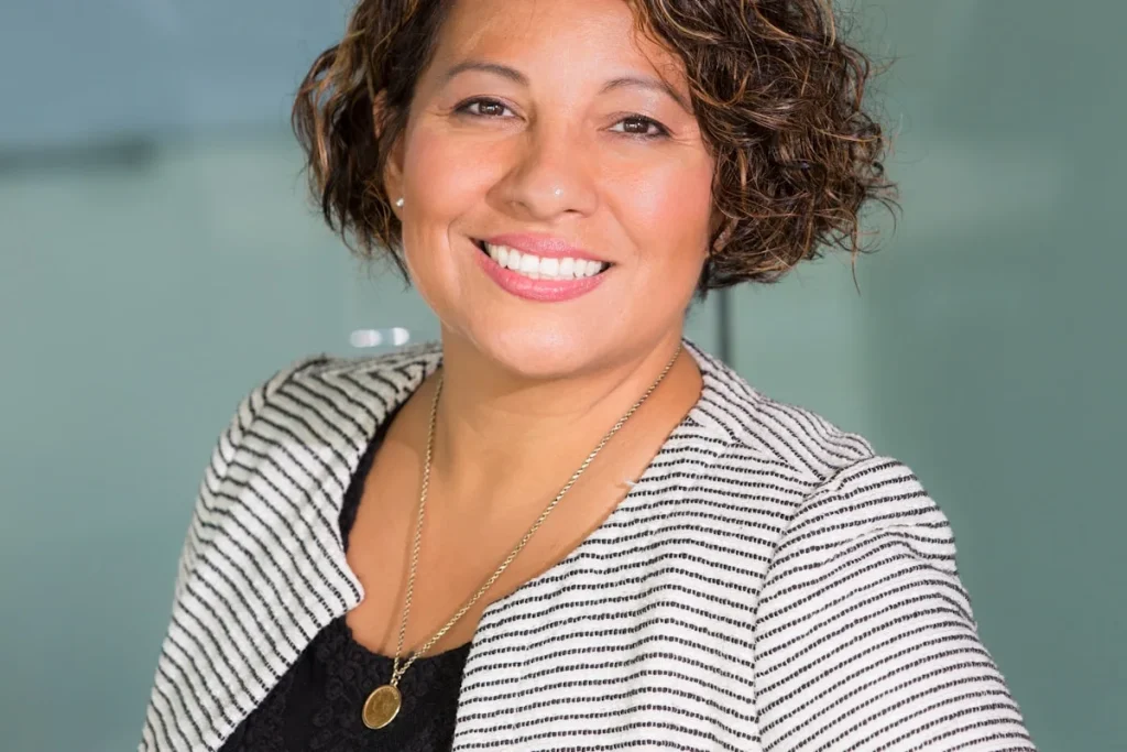 Business professional using 0333 non-geographic number